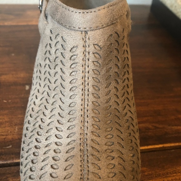 Soda perforated ankle boot - Picture 7 of 7